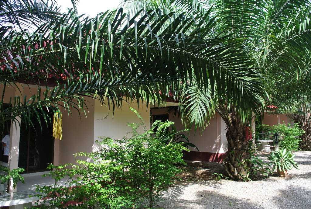 Bantatuk Resort & Restaurant Ban Tha Khun Exteriör bild